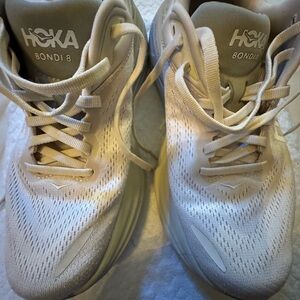 Hoka Bondi 8D Off-White Sneakers